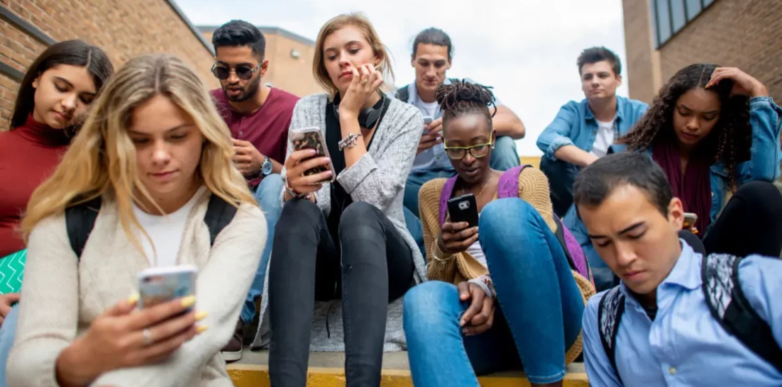 How Simple Text Messages Create Stronger Connections with Your Children